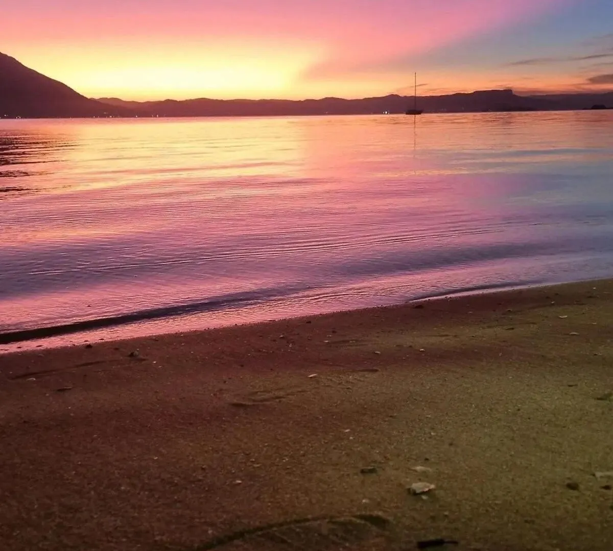 Casa Super Espacosa Com Vista Linda Para O Mar. Florianopolis Brazil